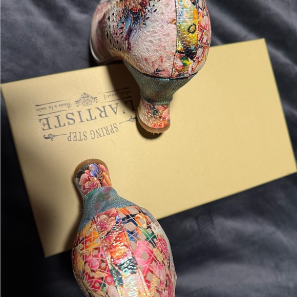 L'ARTISTE Multicolor Floral Heels - Picture 7 of 10
